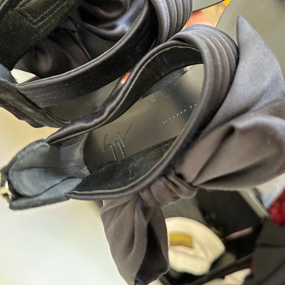 Giuseppe Zanotti Satin Toe Ring Bow Detail Flat Sandals Black 38.5 - Picture 6 of 8